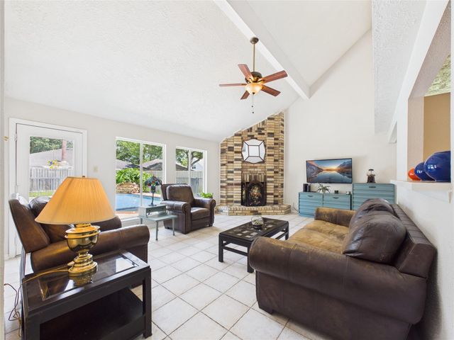 416 Meadowpoint Drive, League City, TX 77573