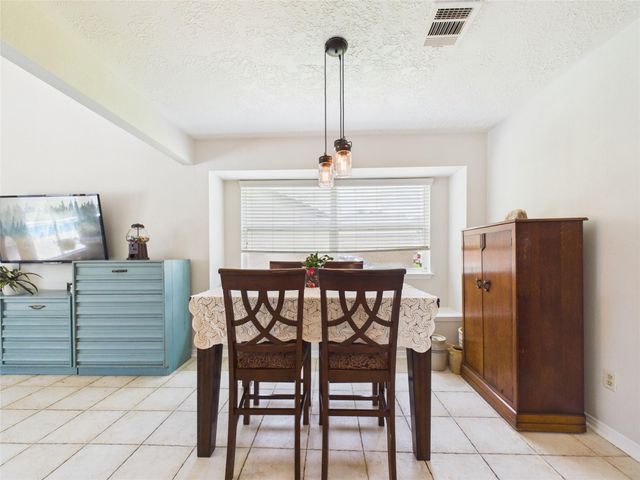416 Meadowpoint Drive, League City, TX 77573