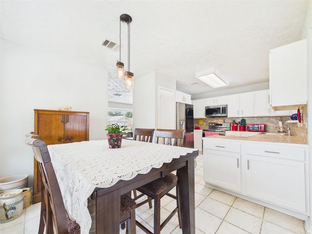 416 Meadowpoint Drive, League City, TX 77573