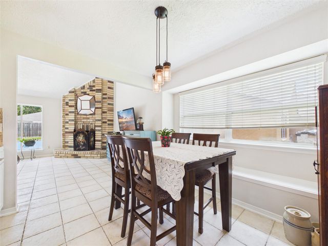 416 Meadowpoint Drive, League City, TX 77573