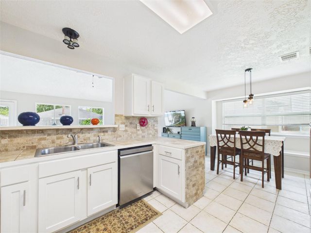 416 Meadowpoint Drive, League City, TX 77573