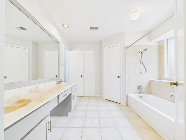 416 Meadowpoint Drive, League City, TX 77573