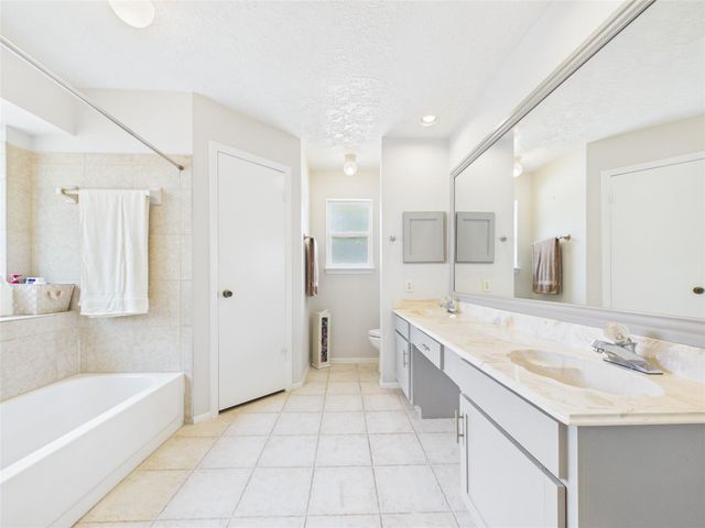 416 Meadowpoint Drive, League City, TX 77573