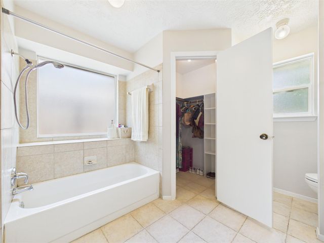 416 Meadowpoint Drive, League City, TX 77573