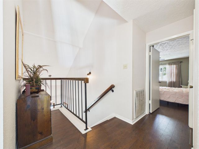 416 Meadowpoint Drive, League City, TX 77573
