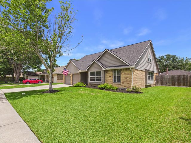 416 Meadowpoint Drive, League City, TX 77573