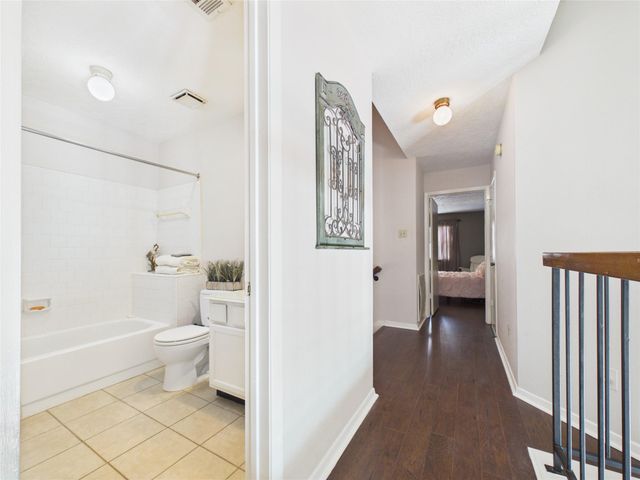 416 Meadowpoint Drive, League City, TX 77573