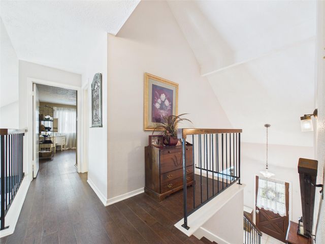 416 Meadowpoint Drive, League City, TX 77573