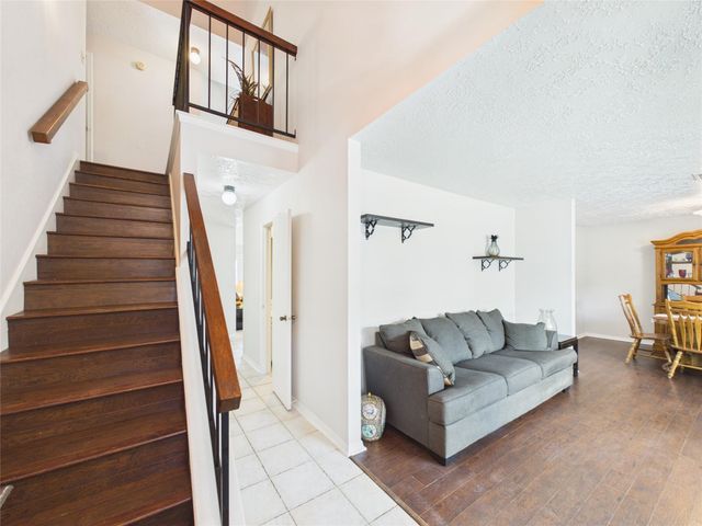 416 Meadowpoint Drive, League City, TX 77573