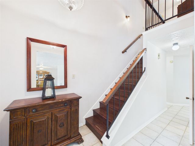 416 Meadowpoint Drive, League City, TX 77573