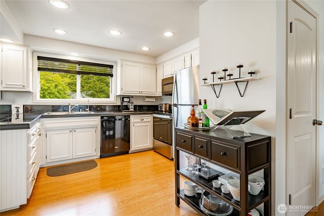 8039 Niska Road, Blaine, WA 98230