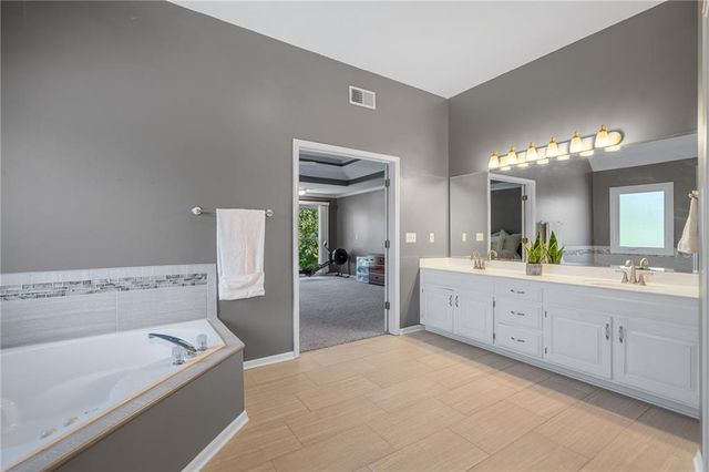 9101 NW 86th Court, Kansas City, MO 64153