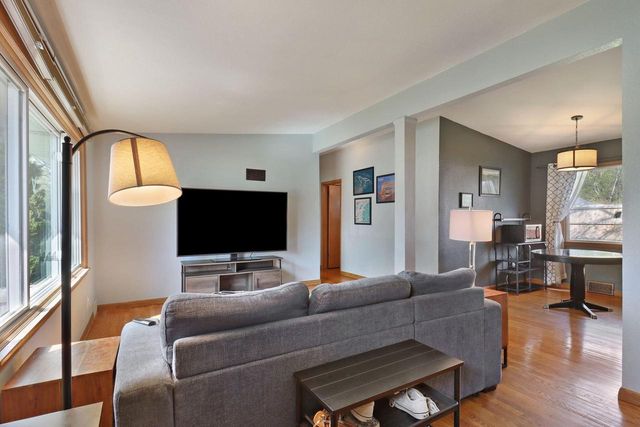 3182 Knoll BOULEVARD, Wauwatosa, WI 53222