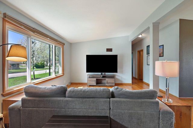 3182 Knoll BOULEVARD, Wauwatosa, WI 53222