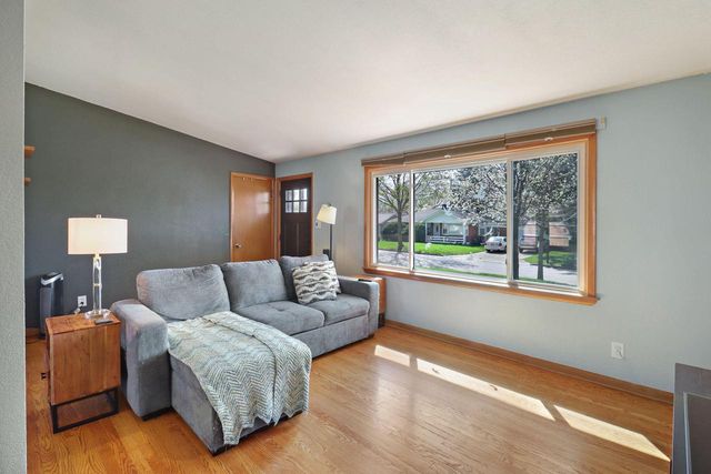 3182 Knoll BOULEVARD, Wauwatosa, WI 53222