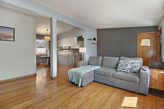 3182 Knoll BOULEVARD, Wauwatosa, WI 53222