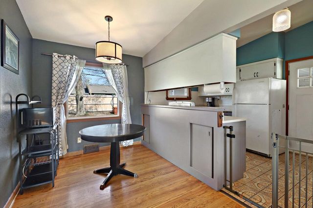 3182 Knoll BOULEVARD, Wauwatosa, WI 53222