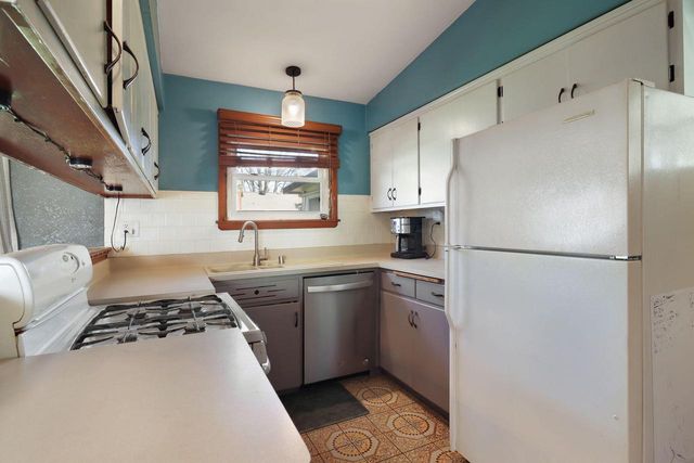 3182 Knoll BOULEVARD, Wauwatosa, WI 53222