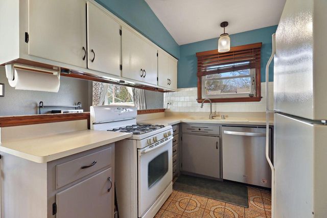 3182 Knoll BOULEVARD, Wauwatosa, WI 53222