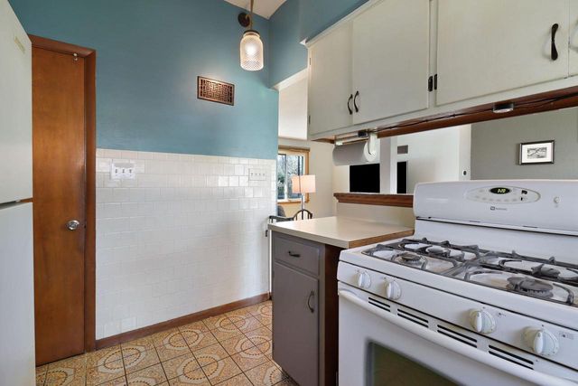 3182 Knoll BOULEVARD, Wauwatosa, WI 53222