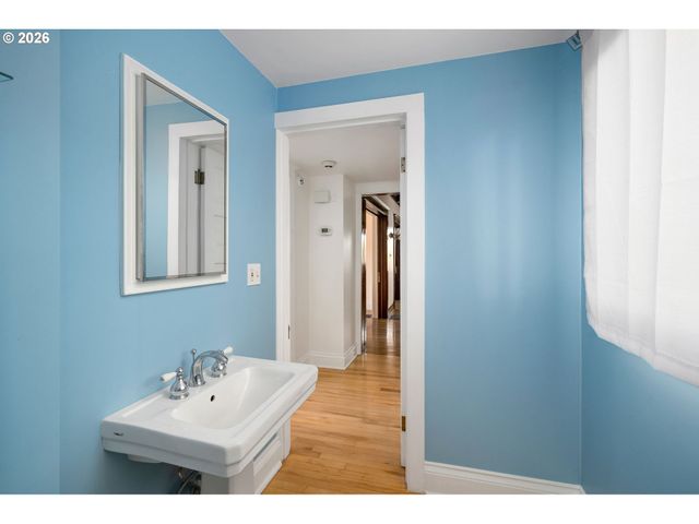 807 Se 28TH Ave, Portland, OR 97214