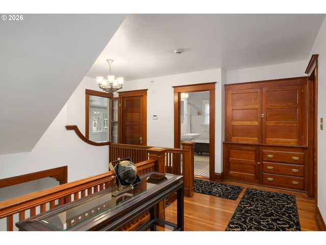 807 Se 28TH Ave, Portland, OR 97214