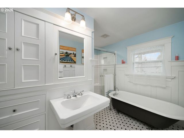 807 Se 28TH Ave, Portland, OR 97214