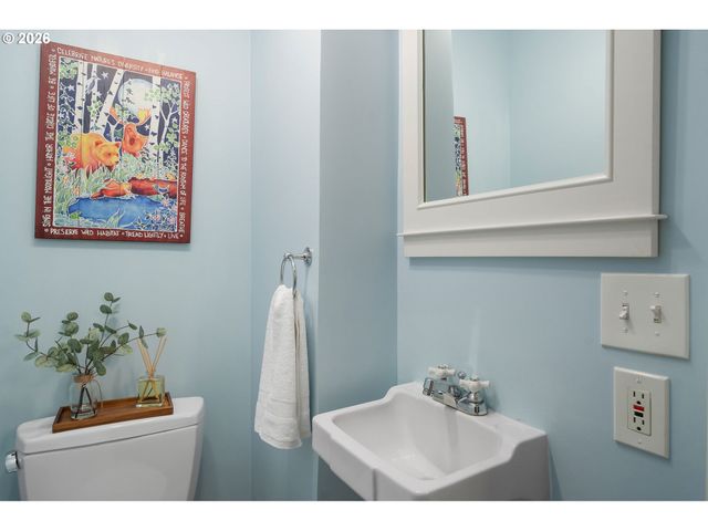 807 Se 28TH Ave, Portland, OR 97214