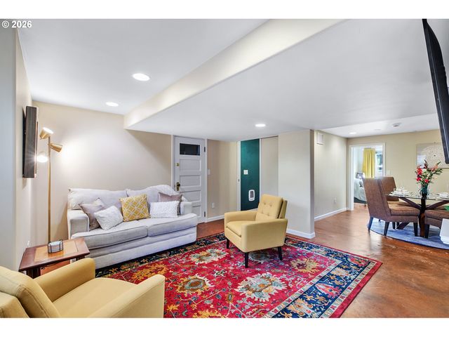 807 Se 28TH Ave, Portland, OR 97214