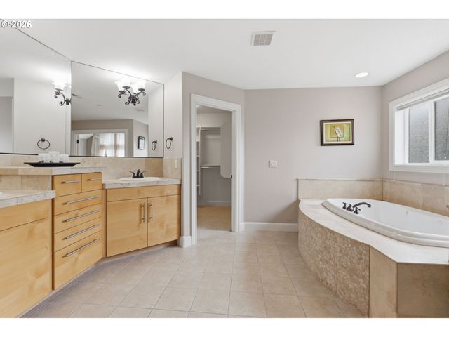 3744 Nw 19TH Cir, Camas, WA 98607