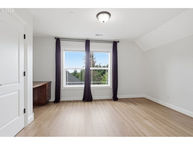 3744 Nw 19TH Cir, Camas, WA 98607
