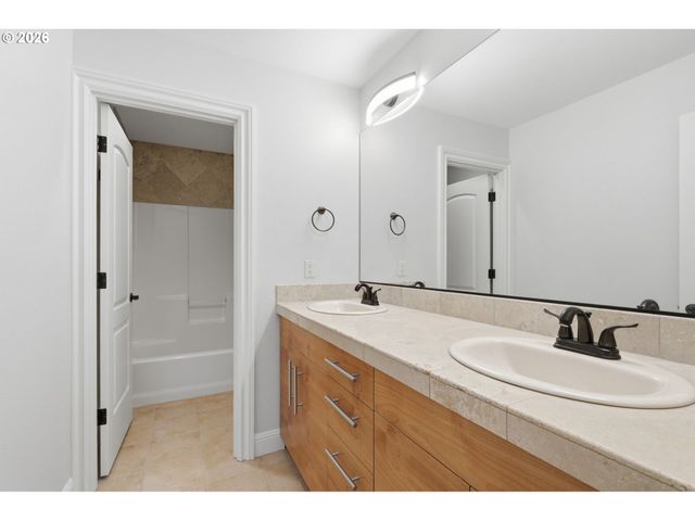 3744 Nw 19TH Cir, Camas, WA 98607