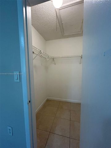 15661 SW 104th Ter 322, Miami, FL 33196