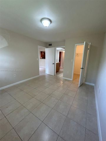 15661 SW 104th Ter 322, Miami, FL 33196