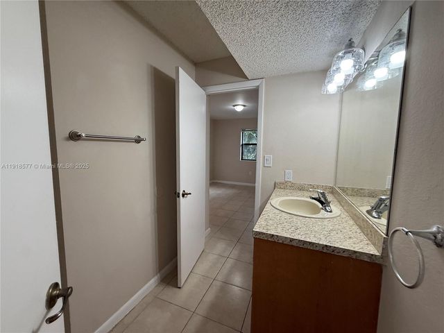 15661 SW 104th Ter 322, Miami, FL 33196