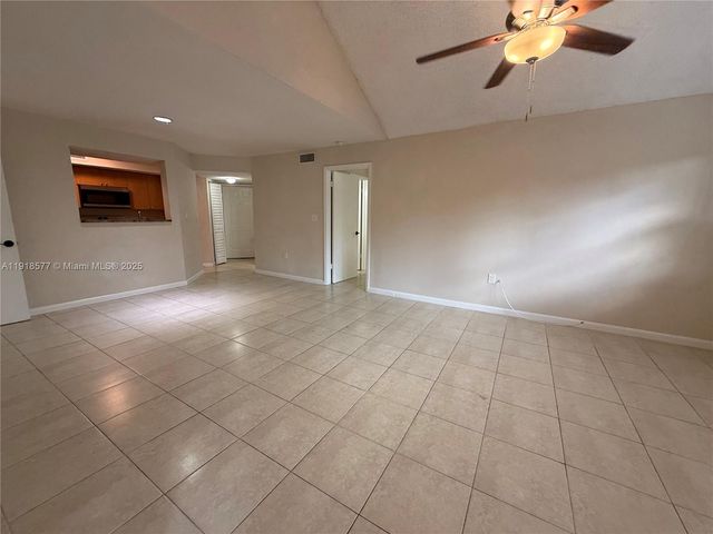 15661 SW 104th Ter 322, Miami, FL 33196