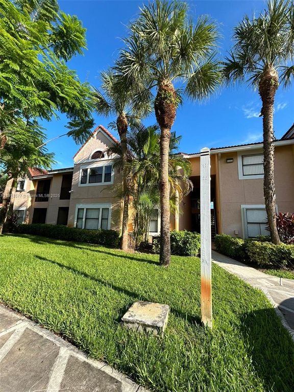 15661 SW 104th Ter 322, Miami, FL 33196