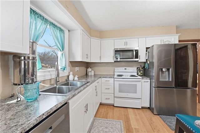 1424 Lawrence Avenue, Leavenworth, KS 66048