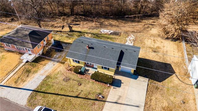 1424 Lawrence Avenue, Leavenworth, KS 66048