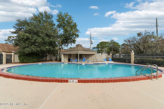 3801 CROWN POINT Road 2212, Jacksonville, FL 32257