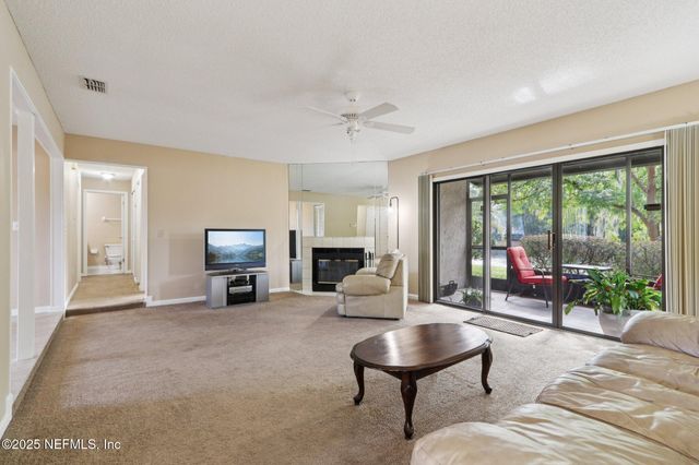 3801 CROWN POINT Road 2212, Jacksonville, FL 32257