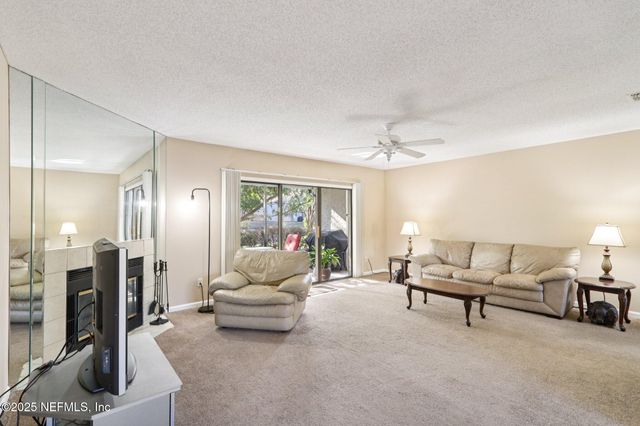 3801 CROWN POINT Road 2212, Jacksonville, FL 32257