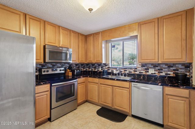 3801 CROWN POINT Road 2212, Jacksonville, FL 32257