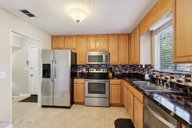 3801 CROWN POINT Road 2212, Jacksonville, FL 32257