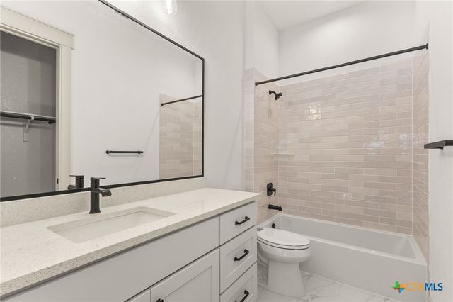 611 Parkview Place, Canyon Lake, TX 78133