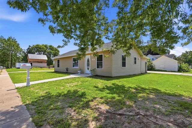 615 SW 4th Street, Independence, IA 50644