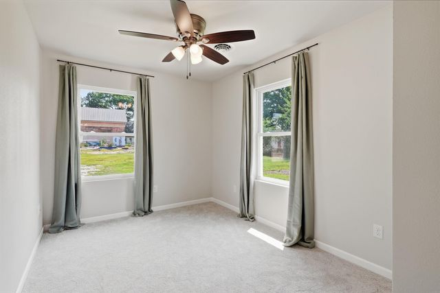615 SW 4th Street, Independence, IA 50644