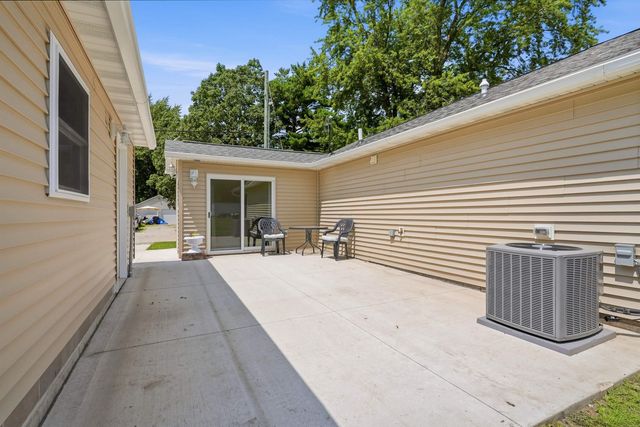 615 SW 4th Street, Independence, IA 50644