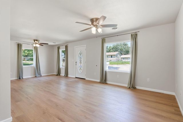 615 SW 4th Street, Independence, IA 50644