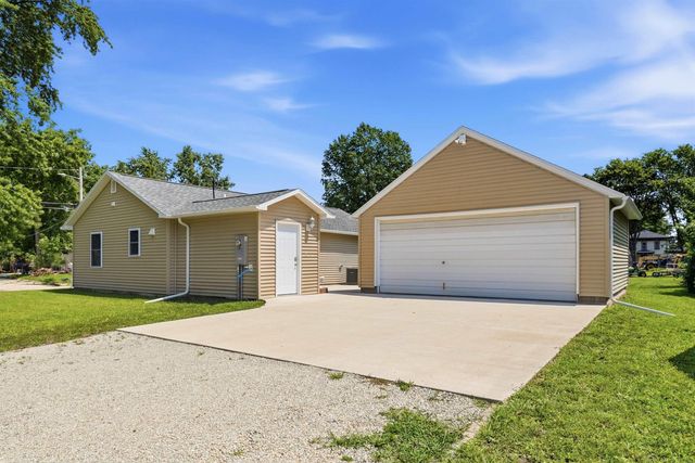 615 SW 4th Street, Independence, IA 50644